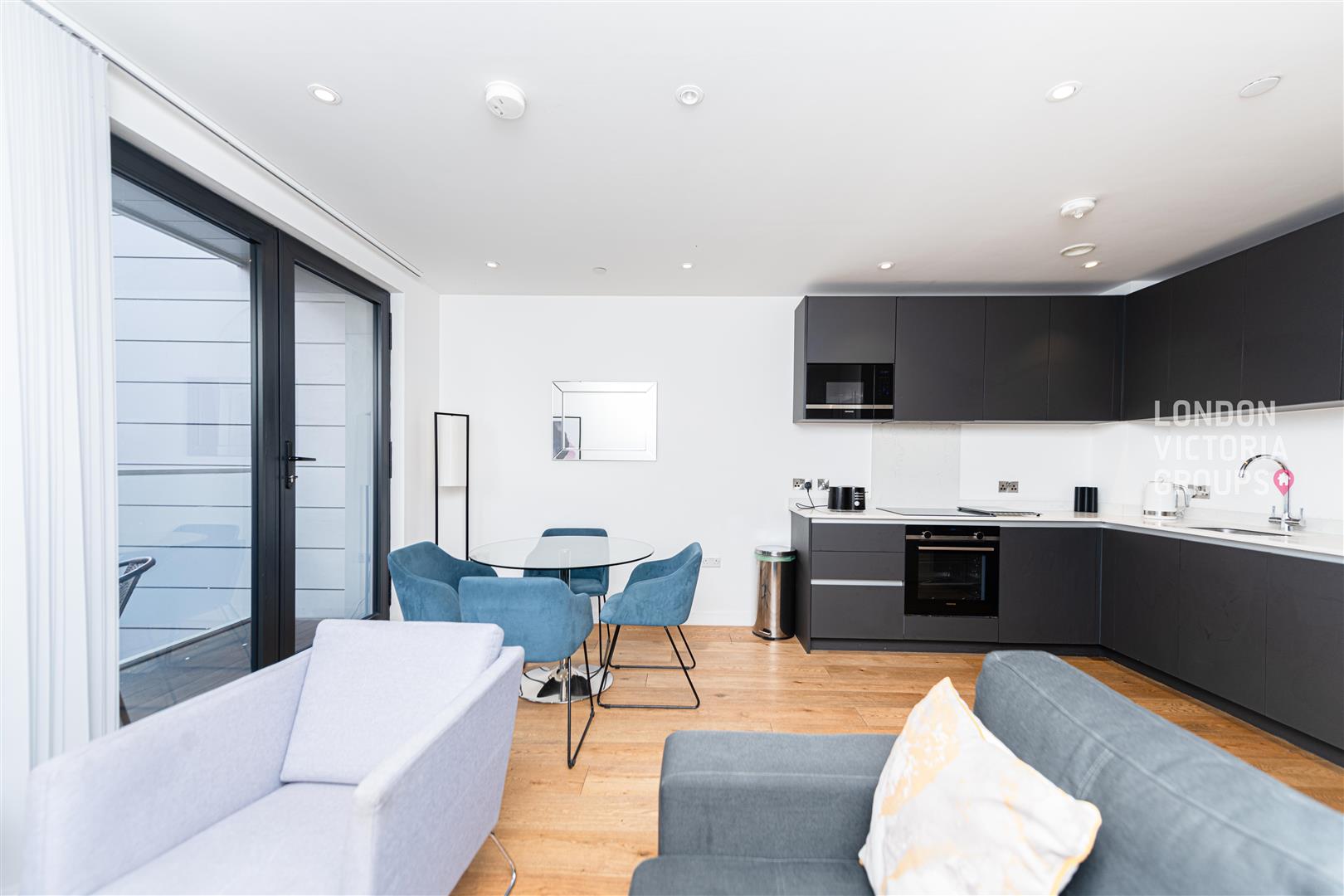 1 bed property in 12 Dock Street, London